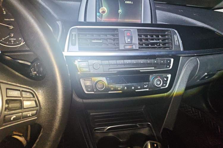 Used BMW 3 Series 2017 318Li Fashion Model Audio And AC Panel