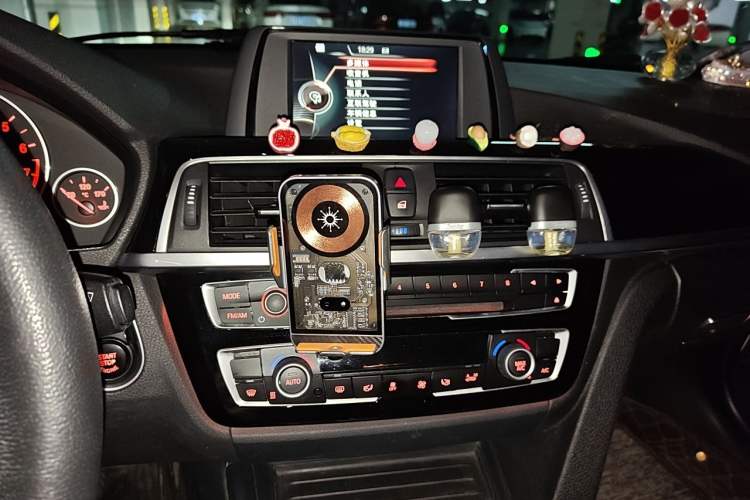 Used BMW 3 Series 2017 318i Fashion Model Audio And AC Panel