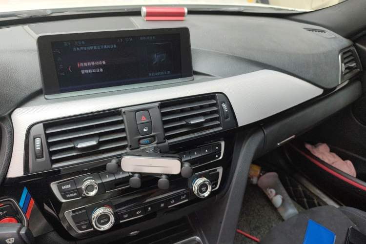 Used BMW 3 Series 2017 320i M Sport Audio And AC Panel