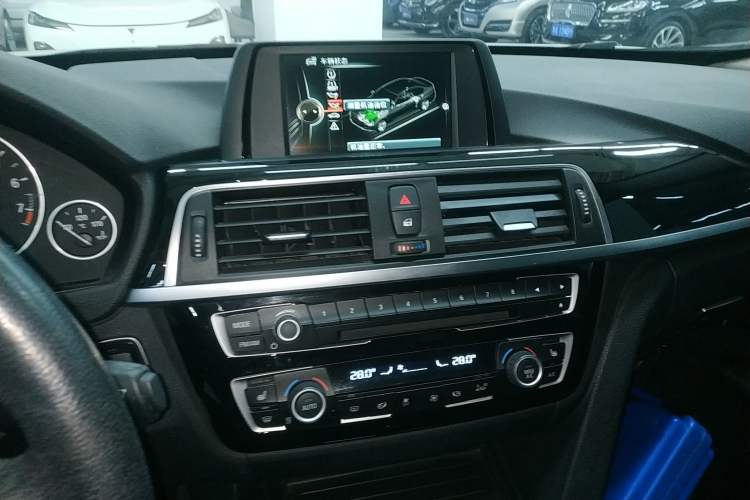 Used BMW 3 Series 2017 318Li Fashion Model Audio And AC Panel