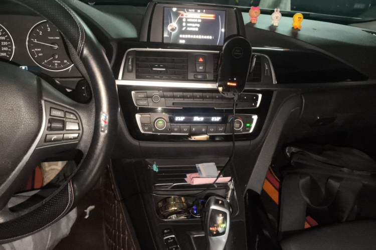 Used BMW 3 Series 2017 318Li Fashion Model Audio And AC Panel