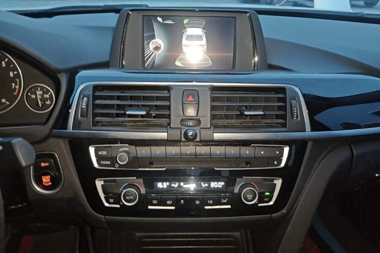 Used BMW 3 Series 2017 320Li Fashion Model Audio And AC Panel