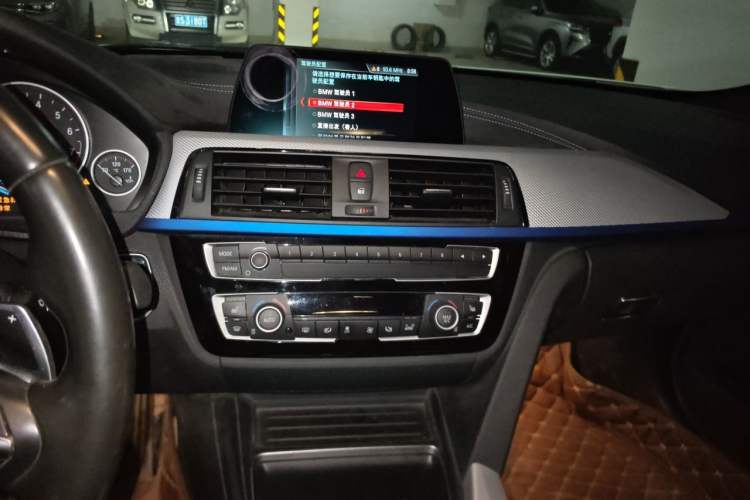 Used BMW 3 Series 2017 320i M Sport Audio And AC Panel