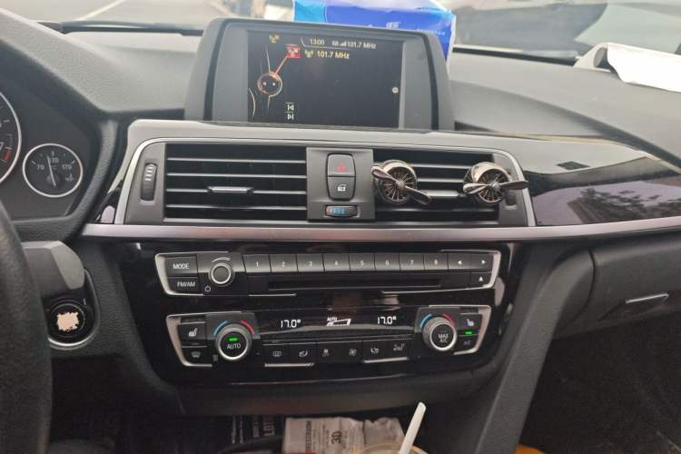 Used BMW 3 Series 2017 320Li Fashion Model Audio And AC Panel