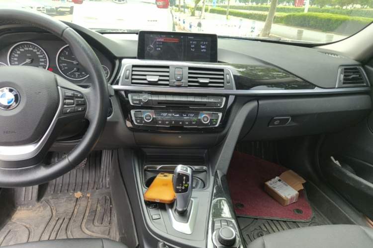 Used BMW 3 Series 2017 320Li Fashion Model Audio And AC Panel