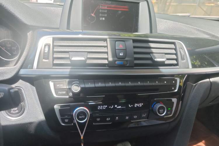 Used BMW 3 Series 2017 320Li Fashion Model Audio And AC Panel