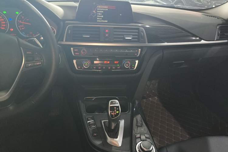 Used BMW 3 Series 2017 320Li M Sport Edition Audio And AC Panel