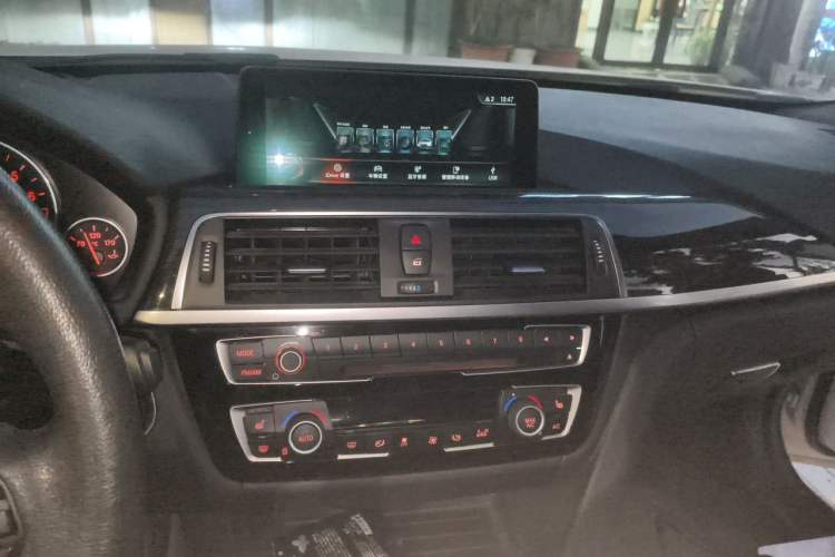 Used BMW 3 Series 2017 320Li Luxury Design Package Audio And AC Panel