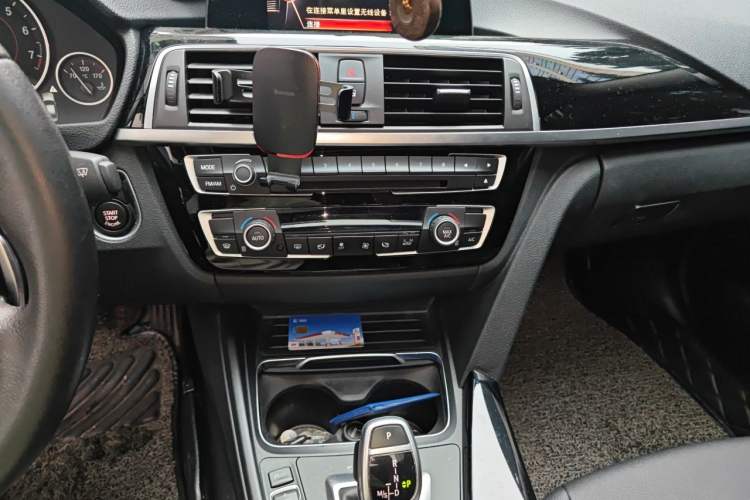 Used BMW 3 Series 2017 320Li M Sport Edition Audio And AC Panel