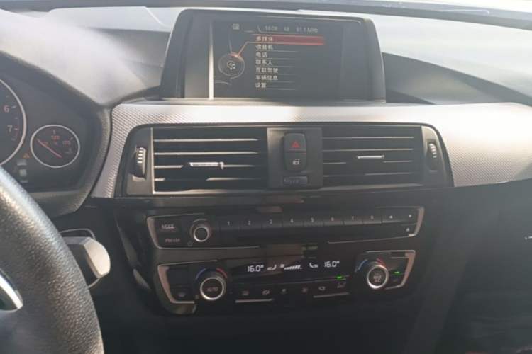 Used BMW 3 Series 2017 320i M Sport Audio And AC Panel
