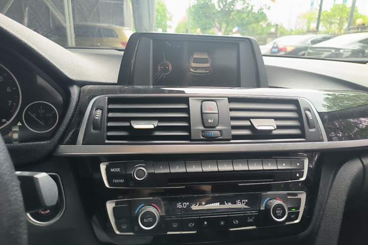 Used BMW 3 Series 2017 320Li Fashion Model Audio And AC Panel