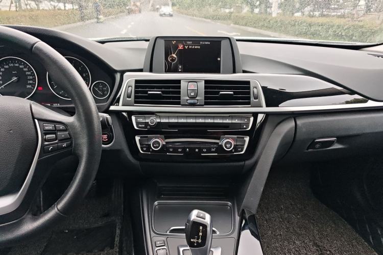 Used BMW 3 Series 2017 320Li Fashion Model Audio And AC Panel