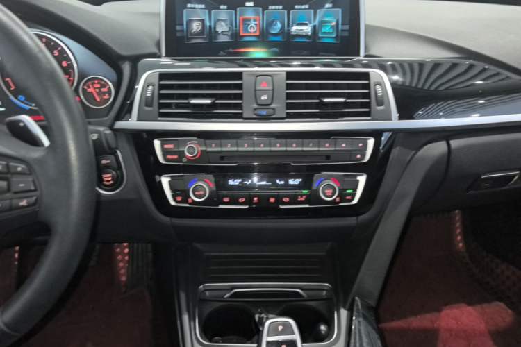 Used BMW 3 Series 2017 320Li M Sport Edition Audio And AC Panel