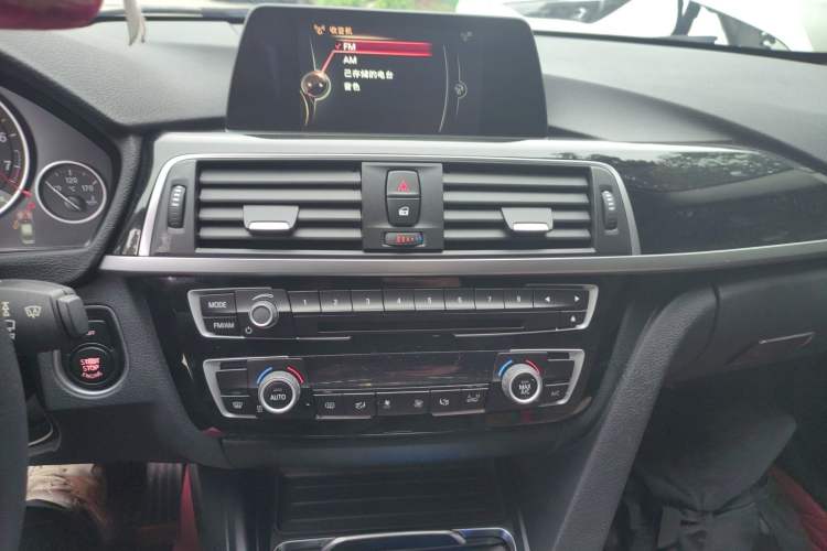 Used BMW 3 Series 2017 320Li M Sport Edition Audio And AC Panel