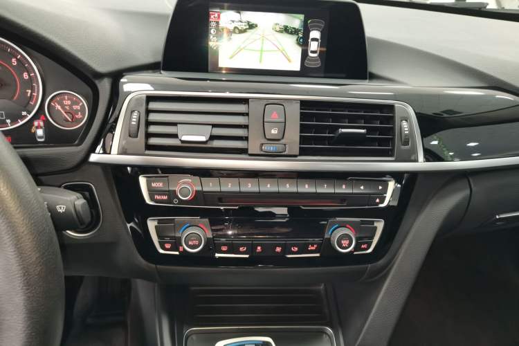 Used BMW 3 Series 2017 320Li M Sport Edition Audio And AC Panel