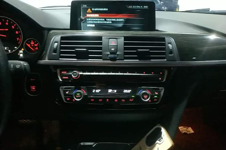 Used BMW 3 Series 2017 320Li Luxury Design Package Audio And AC Panel