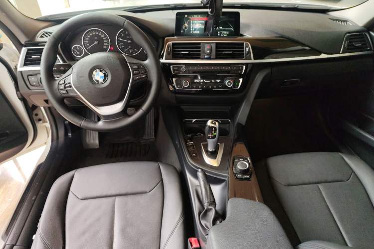Used BMW 3 Series 2017 320Li Fashion Model Audio And AC Panel
