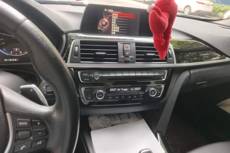 Used BMW 3 Series 2017 320Li M Sport Edition Audio And AC Panel