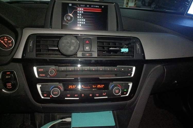 Used BMW 3 Series 2017 320i M Sport Audio And AC Panel