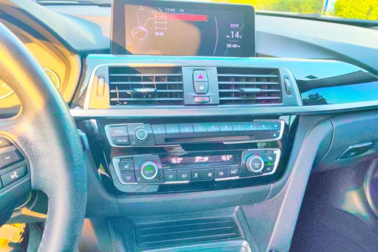 Used BMW 3 Series 2017 320Li Fashion Model Audio And AC Panel