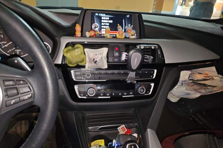 Used BMW 3 Series 2017 320i M Sport Audio And AC Panel