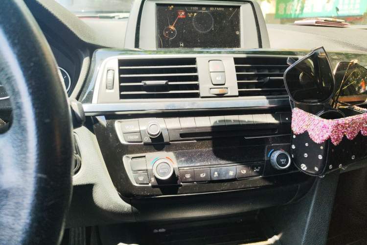 Used BMW 3 Series 2017 318Li Fashion Model Audio And AC Panel