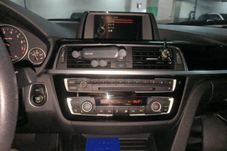 Used BMW 3 Series 2017 320Li Fashion Model Audio And AC Panel