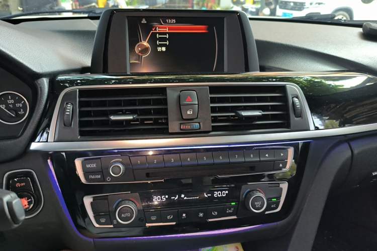 Used BMW 3 Series 2017 318Li Fashion Model Audio And AC Panel