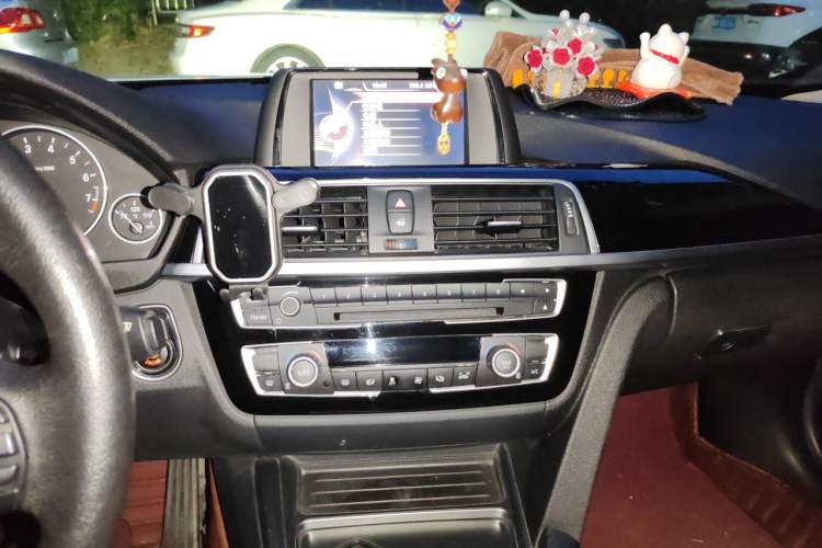 Used BMW 3 Series 2017 320Li Fashion Model Audio And AC Panel