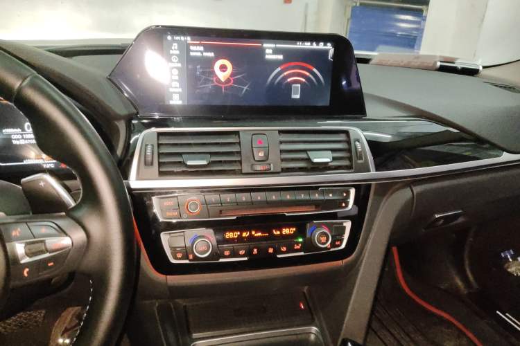 Used BMW 3 Series 2017 318i Fashion Model Audio And AC Panel