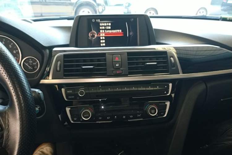 Used BMW 3 Series 2017 320Li Fashion Model Audio And AC Panel