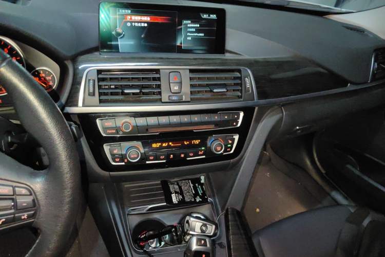 Used BMW 3 Series 2017 320Li Luxury Design Package Audio And AC Panel