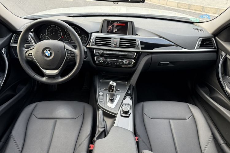 Used BMW 3 Series 2017 318Li Fashion Model Audio And AC Panel