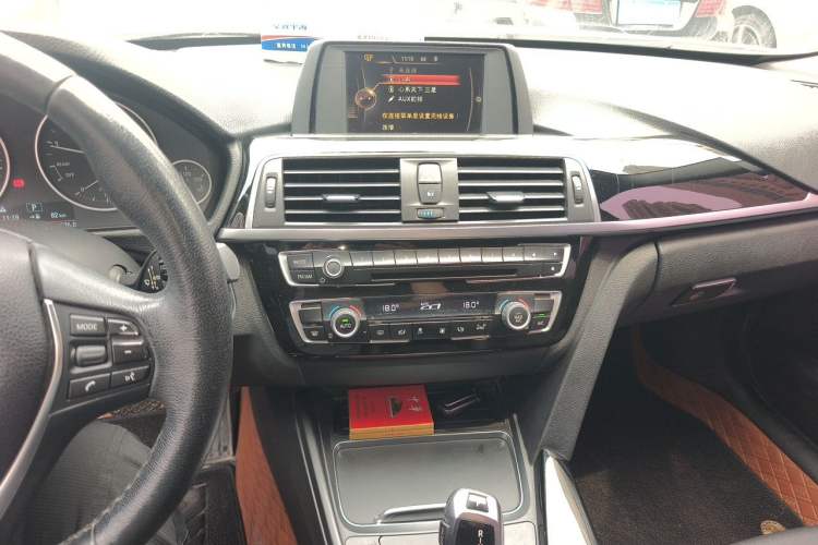 Used BMW 3 Series 2017 318Li Fashion Model Audio And AC Panel