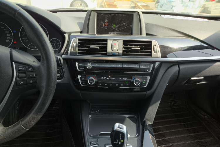 Used BMW 3 Series 2017 320Li xDrive Fashion Model Audio And AC Panel