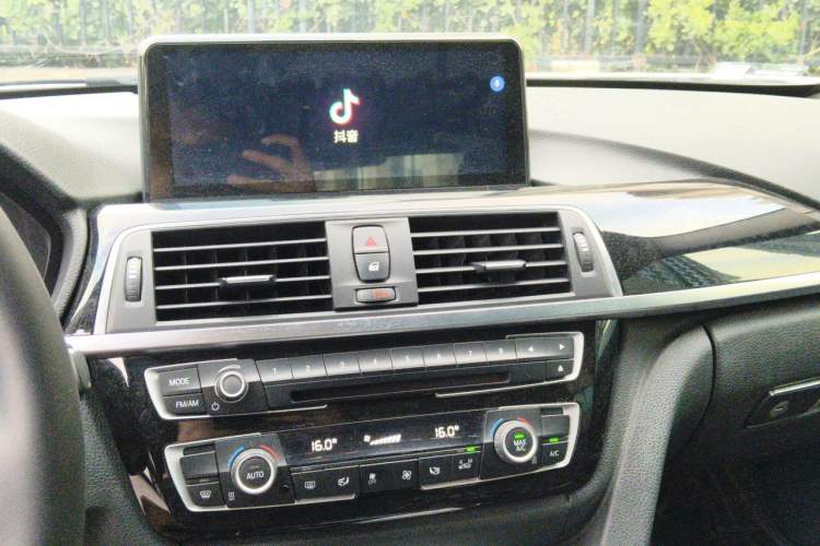 Used BMW 3 Series 2017 320Li M Sport Edition Audio And AC Panel
