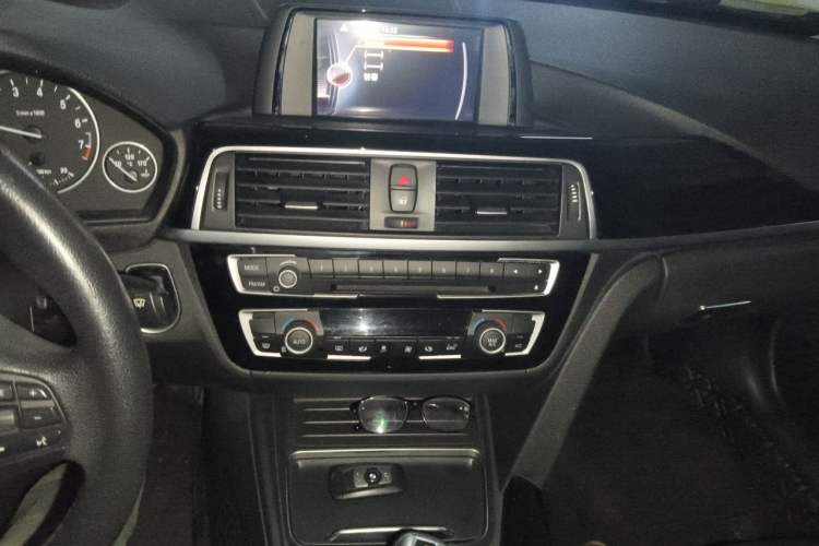 Used BMW 3 Series 2017 320Li Fashion Model Audio And AC Panel