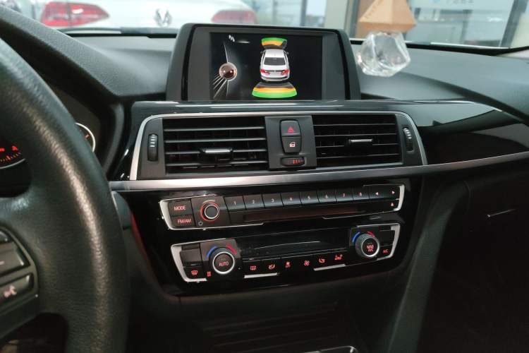 Used BMW 3 Series 2017 320Li Fashion Model Audio And AC Panel