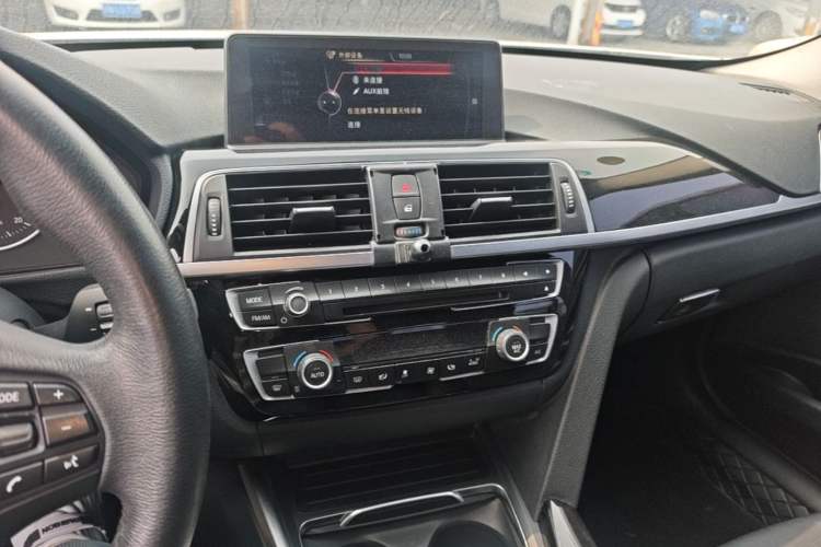 Used BMW 3 Series 2017 320Li Fashion Model Audio And AC Panel