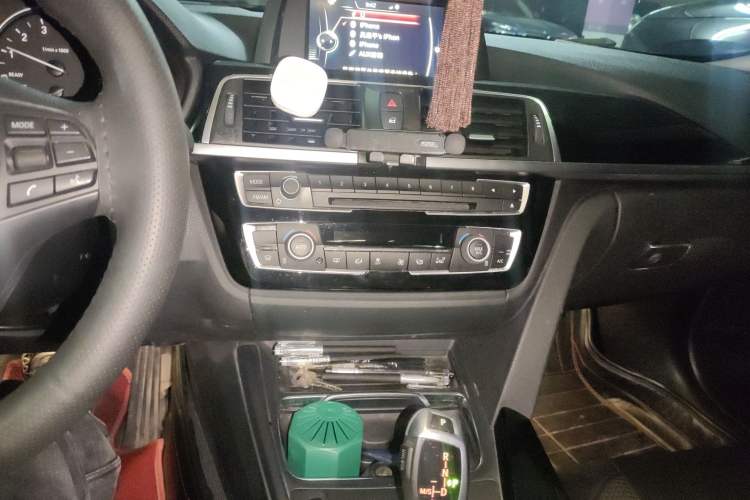 Used BMW 3 Series 2017 318Li Fashion Model Audio And AC Panel