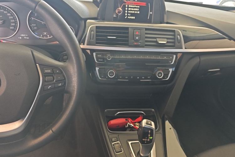 Used BMW 3 Series 2017 320Li Fashion Model Center Console