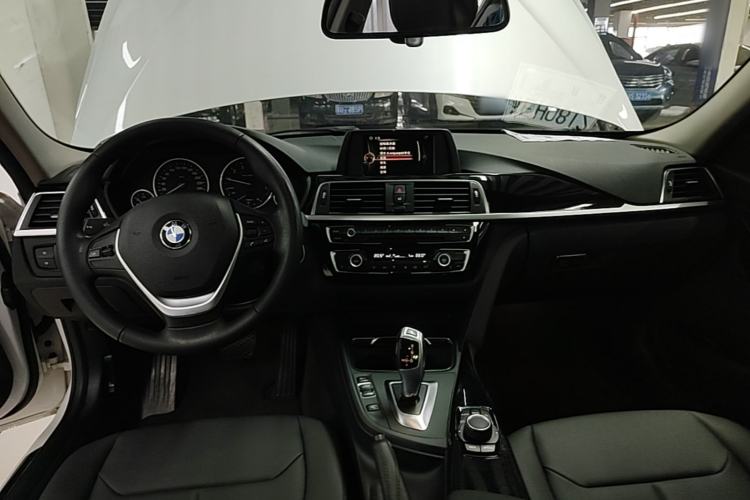 Used BMW 3 Series 2017 320Li Fashion Model Center Console
