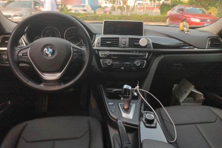 Used BMW 3 Series 2017 318Li Fashion Model Center Console