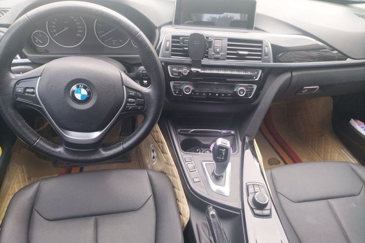 Used BMW 3 Series 2017 318i Fashion Model Center Console