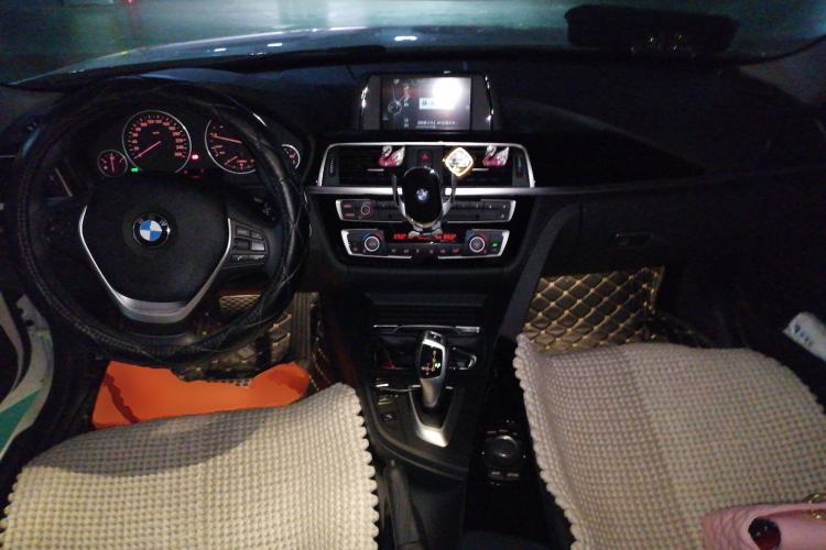 Used BMW 3 Series 2017 318i Fashion Model Center Console