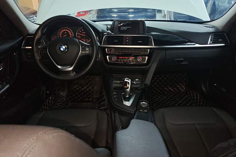Used BMW 3 Series 2017 320Li Fashion Model Center Console