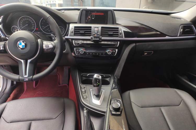 Used BMW 3 Series 2017 320Li Fashion Model Center Console