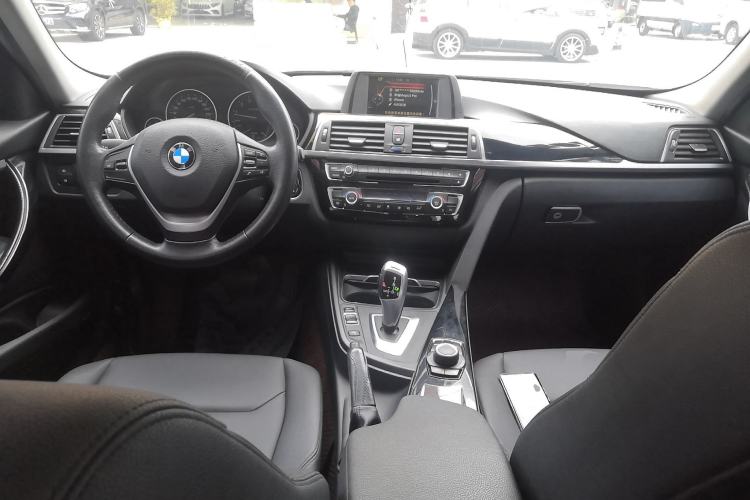 Used BMW 3 Series 2017 320Li Fashion Model Center Console