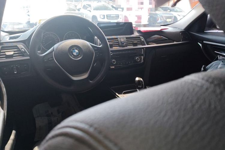 Used BMW 3 Series 2017 318i Fashion Model Center Console
