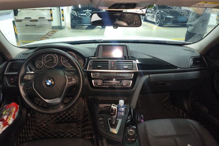Used BMW 3 Series 2017 320Li Fashion Model Center Console